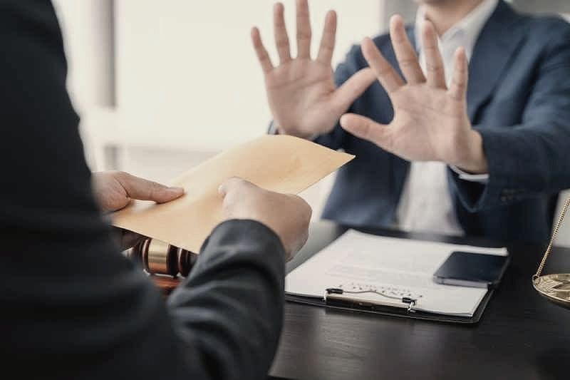 Cómo el Código Penal español regula los delitos societarios