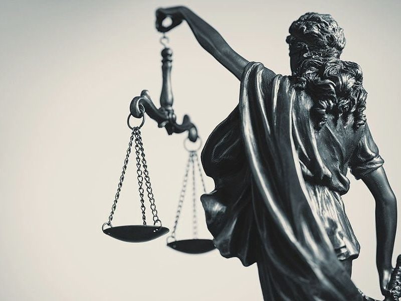 ¿Qué pasa si no asistes a un juicio civil?